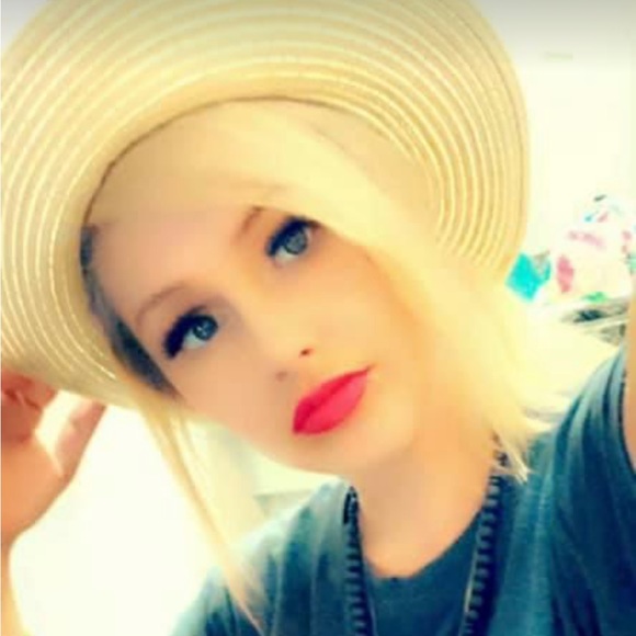 Meet your Posher, Ashley - Picture 1 of 1